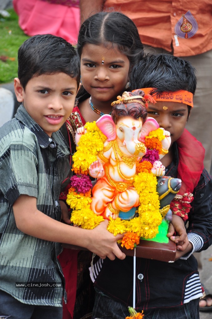 Ganesh Visarjan Photos at Hyd - 01 - 133 / 255 photos