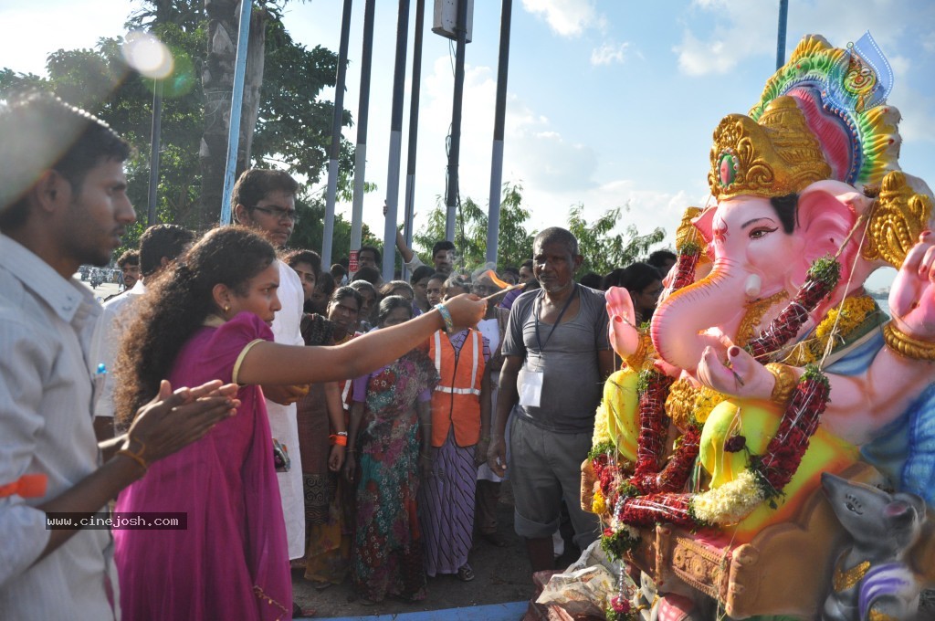 Ganesh Visarjan Photos at Hyd - 01 - 134 / 255 photos