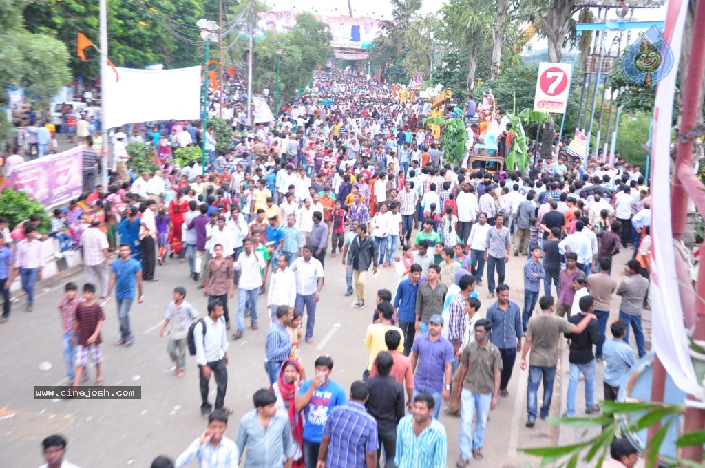Ganesh Visarjan Photos at Hyd - 01 - 144 / 255 photos