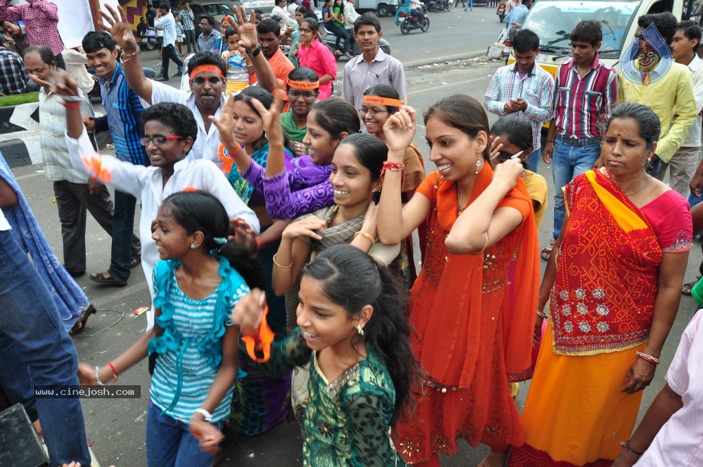 Ganesh Visarjan Photos at Hyd - 01 - 152 / 255 photos