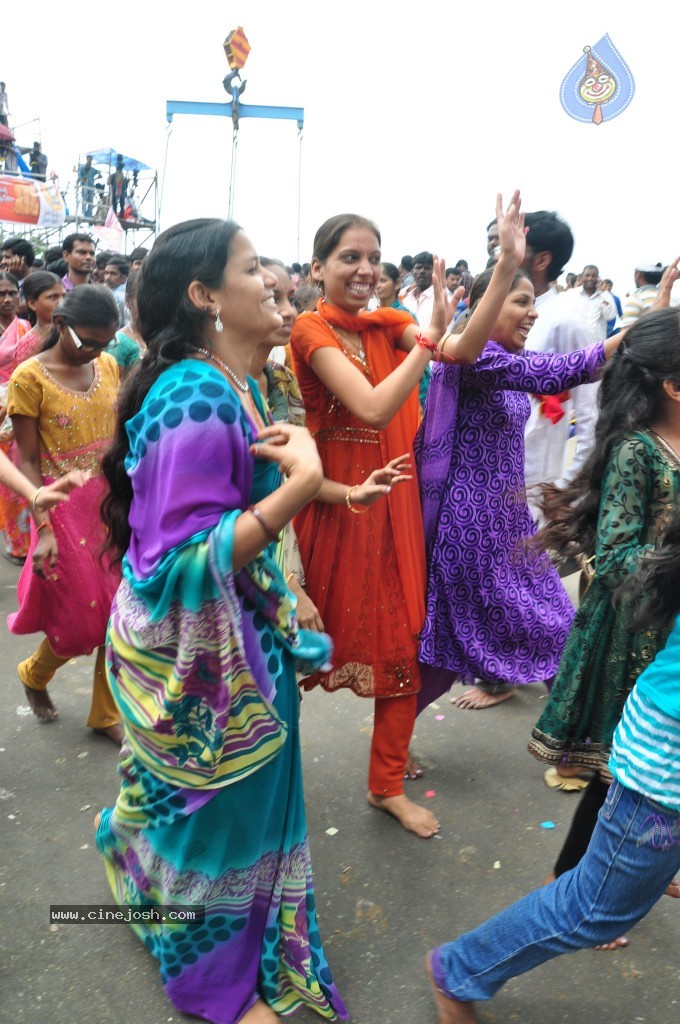 Ganesh Visarjan Photos at Hyd - 01 - 161 / 255 photos