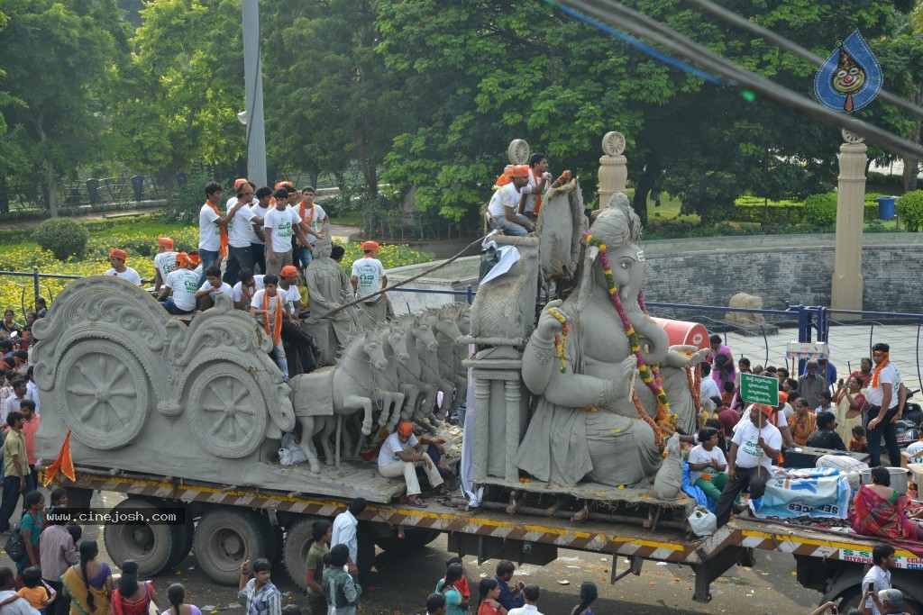 Ganesh Visarjan Photos at Hyd - 01 - 164 / 255 photos