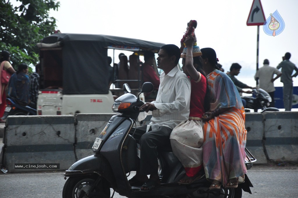 Ganesh Visarjan Photos at Hyd - 01 - 170 / 255 photos