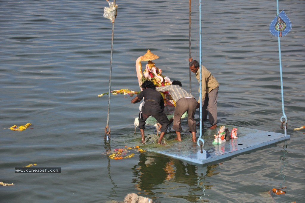 Ganesh Visarjan Photos at Hyd - 01 - 181 / 255 photos