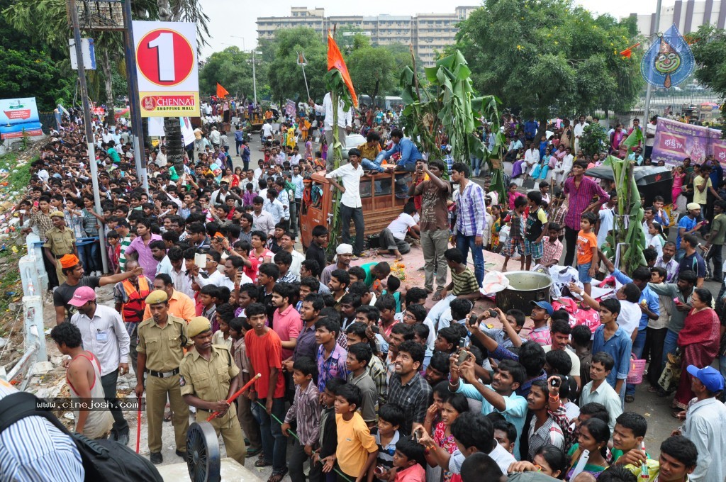 Ganesh Visarjan Photos at Hyd - 01 - 183 / 255 photos