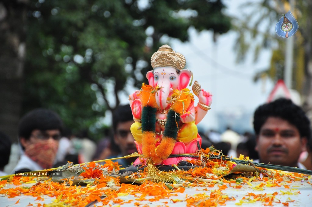 Ganesh Visarjan Photos at Hyd - 01 - 193 / 255 photos