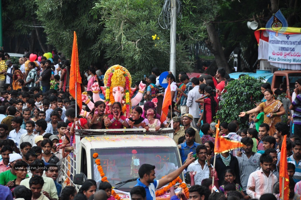 Ganesh Visarjan Photos at Hyd - 01 - 195 / 255 photos