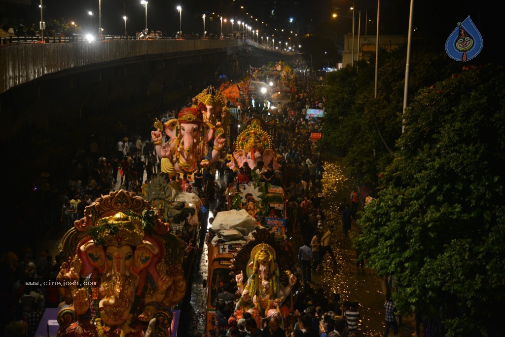 Ganesh Visarjan Photos at Hyd - 01 - 197 / 255 photos