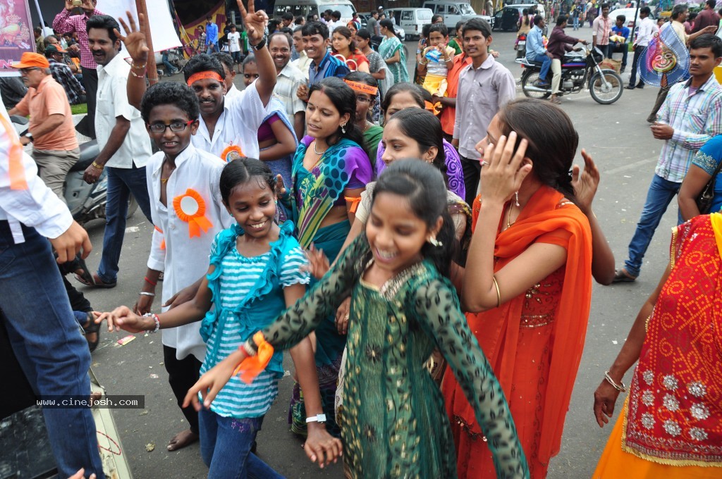 Ganesh Visarjan Photos at Hyd - 01 - 203 / 255 photos