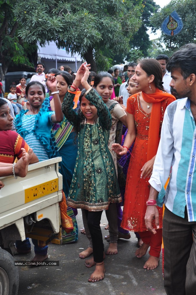 Ganesh Visarjan Photos at Hyd - 01 - 209 / 255 photos