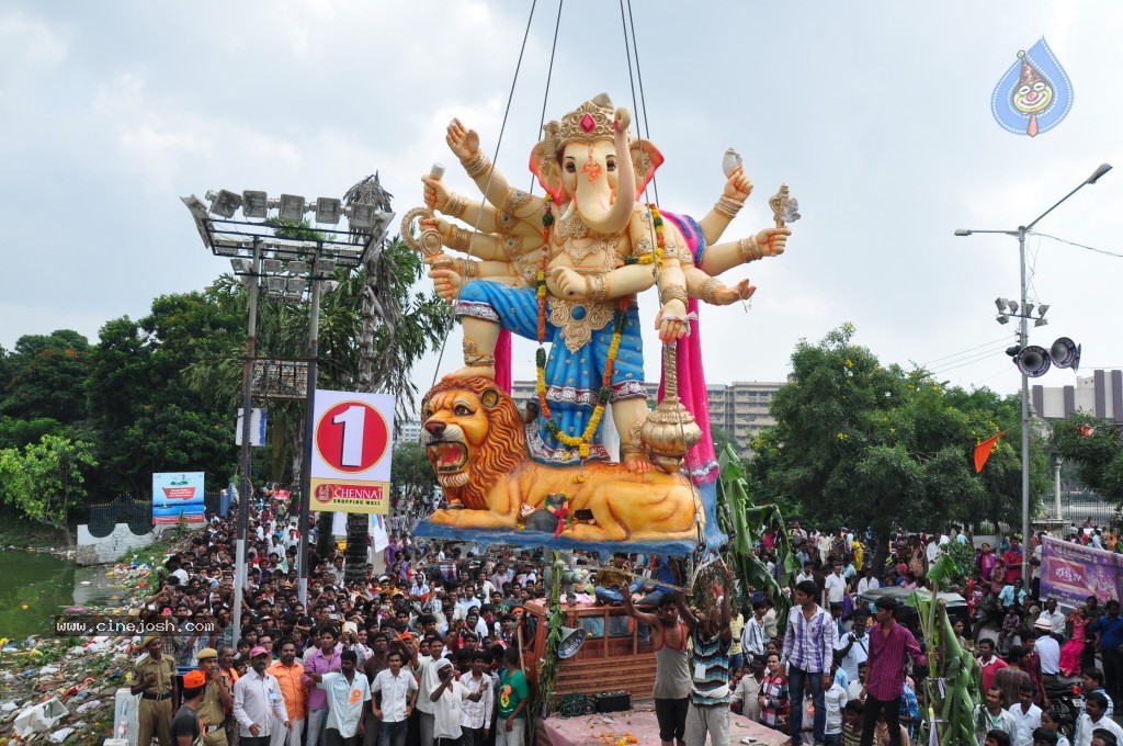 Ganesh Visarjan Photos at Hyd - 01 - 210 / 255 photos