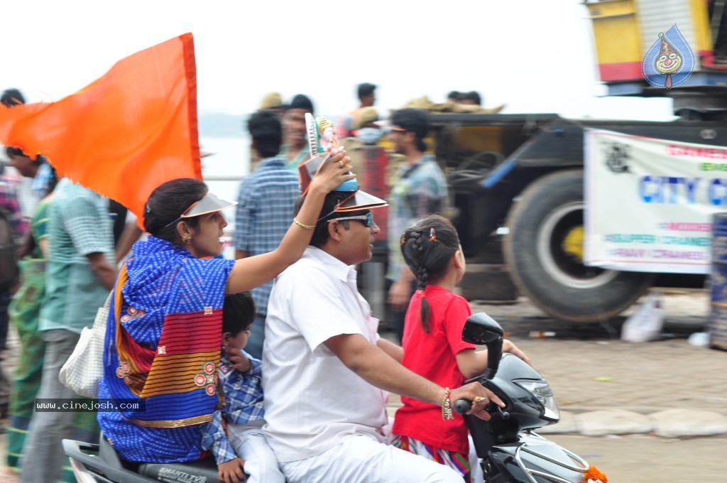 Ganesh Visarjan Photos at Hyd - 01 - 212 / 255 photos