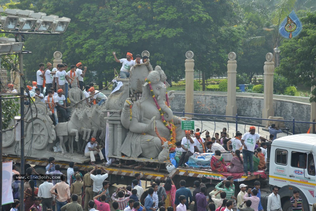 Ganesh Visarjan Photos at Hyd - 01 - 214 / 255 photos
