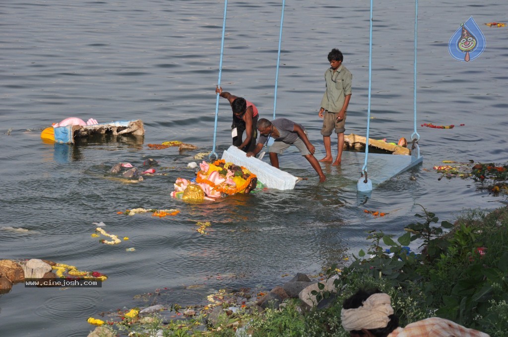 Ganesh Visarjan Photos at Hyd - 01 - 221 / 255 photos