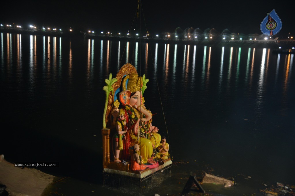 Ganesh Visarjan Photos at Hyd - 01 - 226 / 255 photos