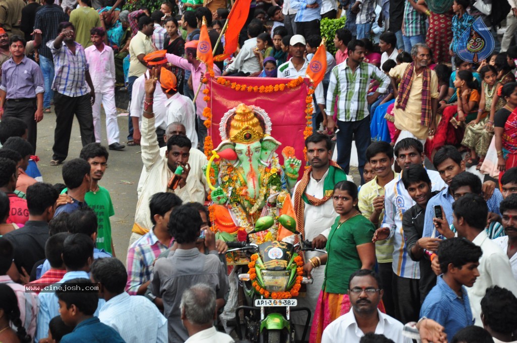 Ganesh Visarjan Photos at Hyd - 01 - 227 / 255 photos