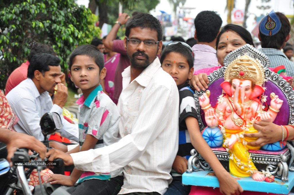 Ganesh Visarjan Photos at Hyd - 01 - 249 / 255 photos