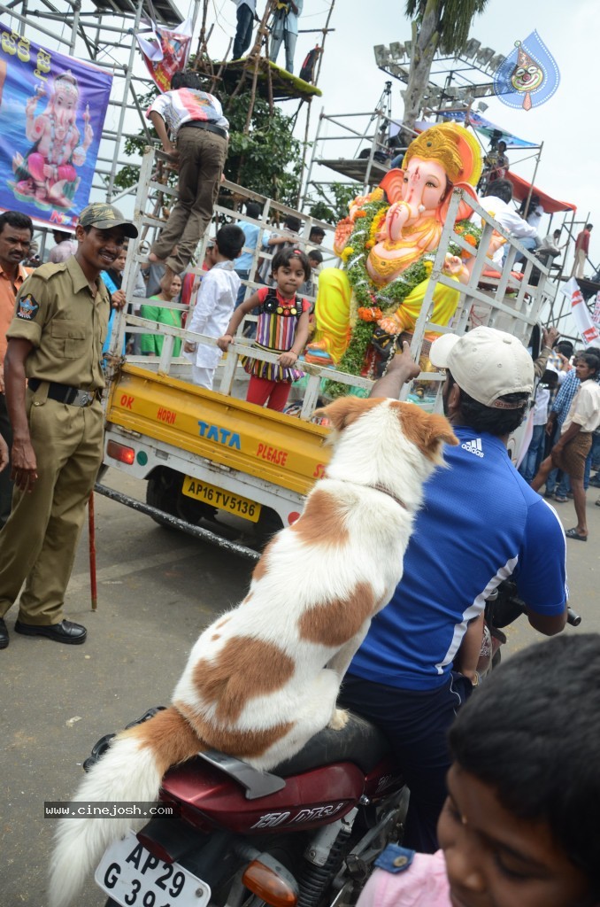 Ganesh Visarjan Photos at Hyd - 02 - 7 / 167 photos