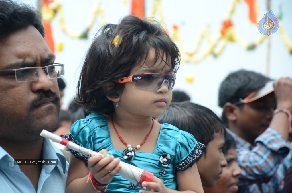 Ganesh Visarjan Photos at Hyd - 02 - 8 / 167 photos