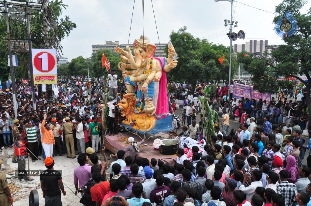 Ganesh Visarjan Photos at Hyd - 02 - 21 / 167 photos