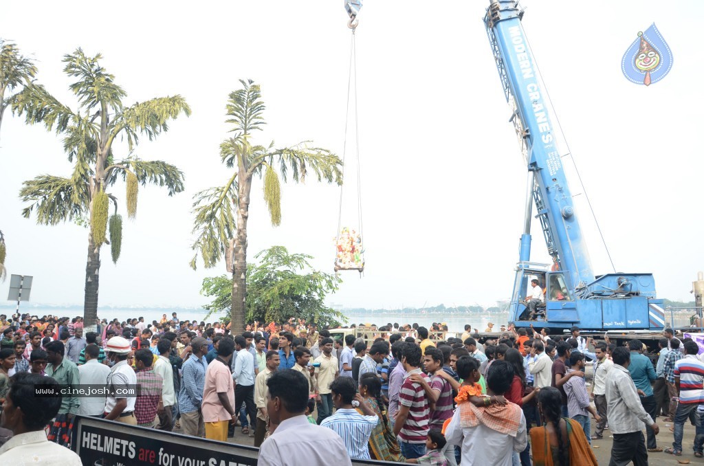 Ganesh Visarjan Photos at Hyd - 02 - 26 / 167 photos