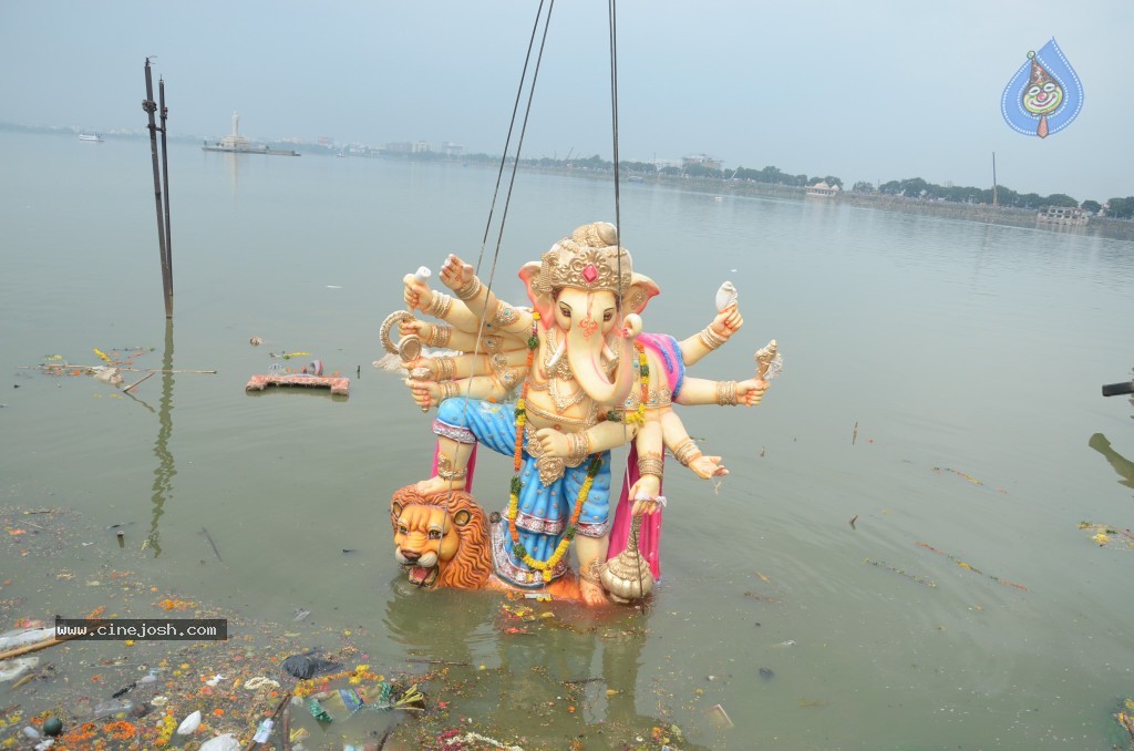 Ganesh Visarjan Photos at Hyd - 02 - 43 / 167 photos