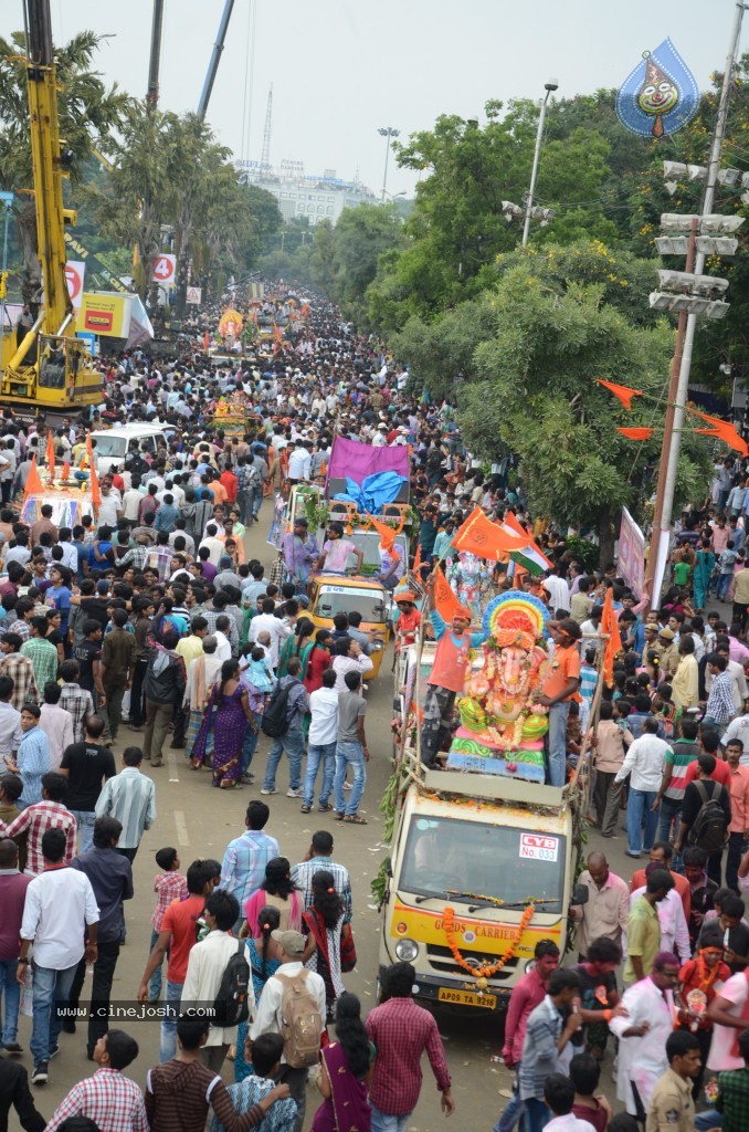 Ganesh Visarjan Photos at Hyd - 02 - 47 / 167 photos