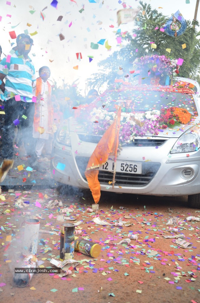 Ganesh Visarjan Photos at Hyd - 02 - 48 / 167 photos