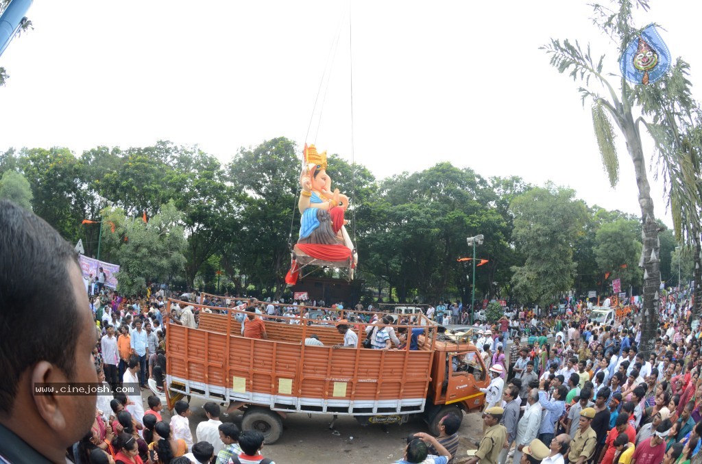 Ganesh Visarjan Photos at Hyd - 02 - 51 / 167 photos