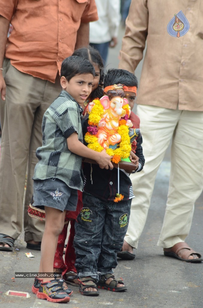 Ganesh Visarjan Photos at Hyd - 02 - 52 / 167 photos