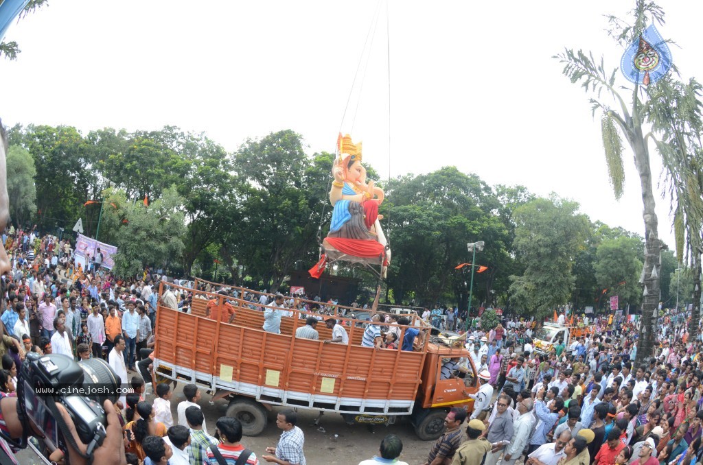Ganesh Visarjan Photos at Hyd - 02 - 64 / 167 photos