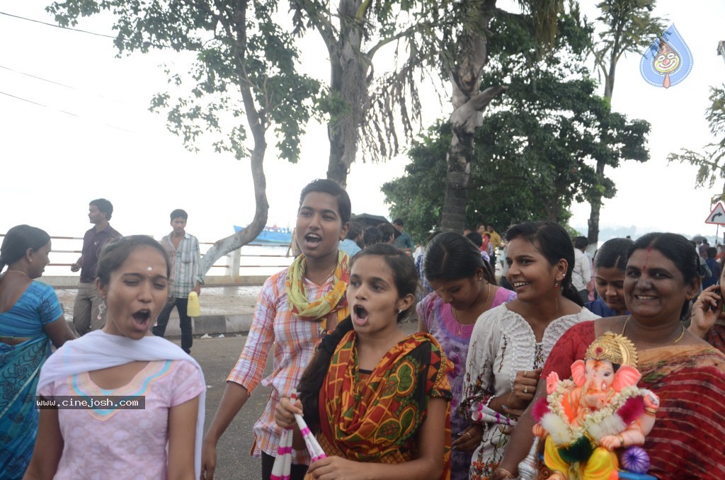 Ganesh Visarjan Photos at Hyd - 02 - 68 / 167 photos