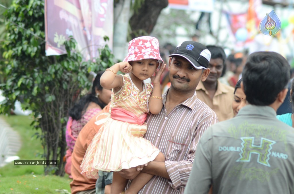 Ganesh Visarjan Photos at Hyd - 02 - 71 / 167 photos
