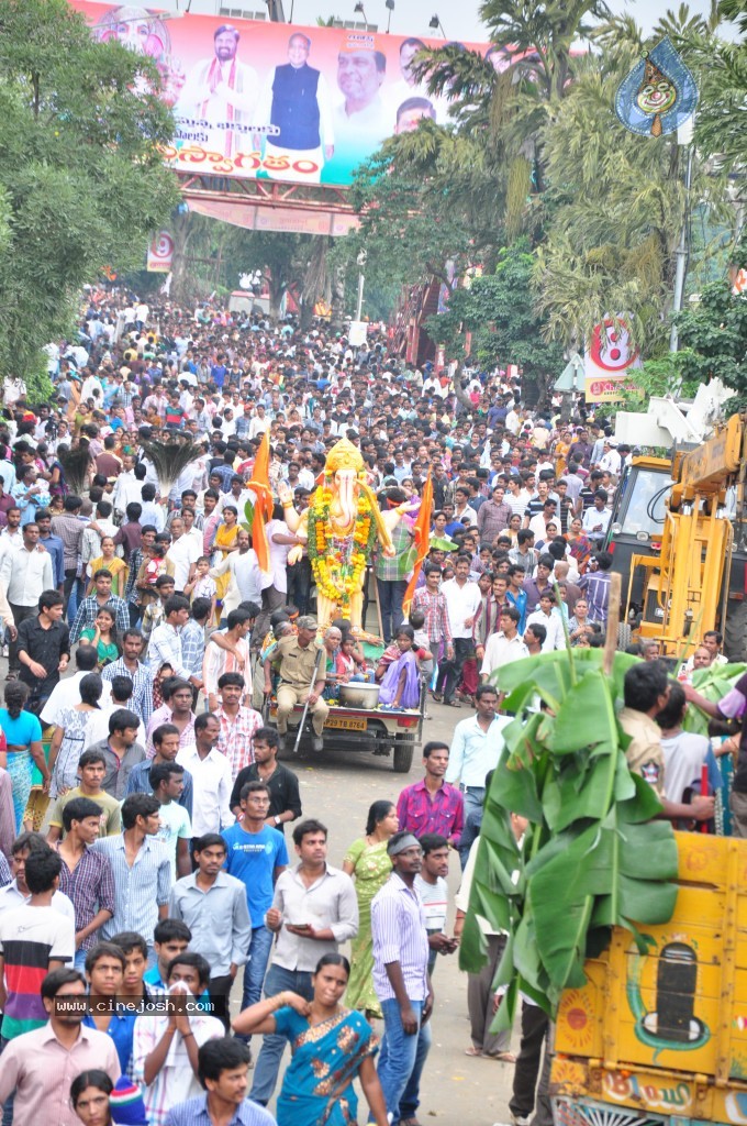 Ganesh Visarjan Photos at Hyd - 02 - 73 / 167 photos