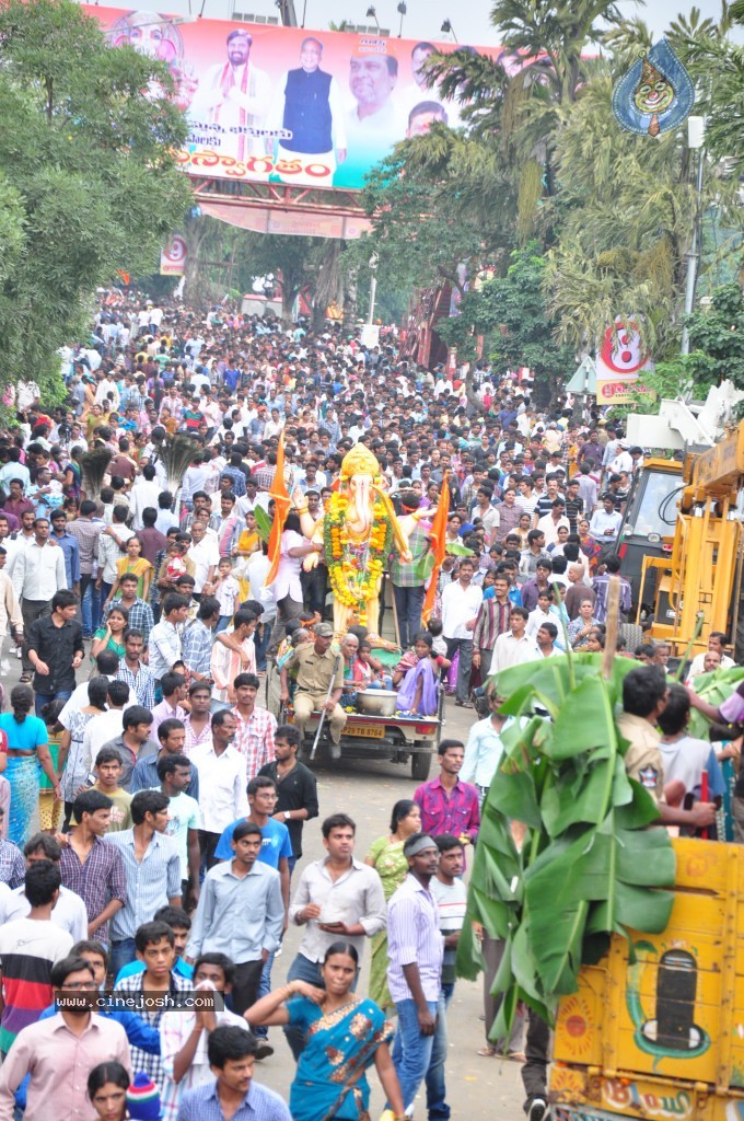 Ganesh Visarjan Photos at Hyd - 02 - 77 / 167 photos