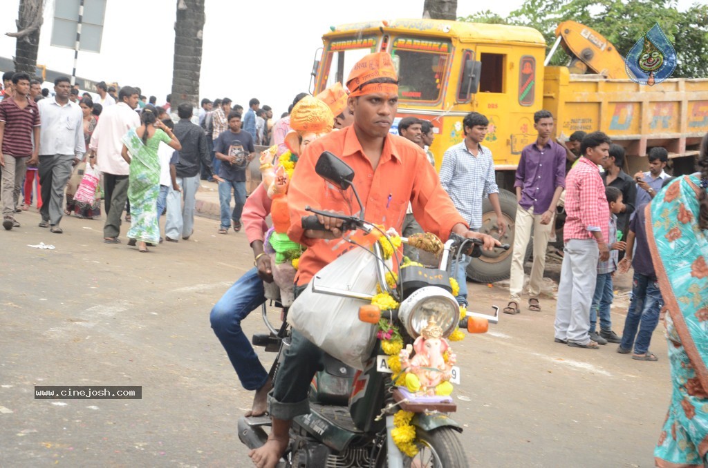 Ganesh Visarjan Photos at Hyd - 02 - 78 / 167 photos