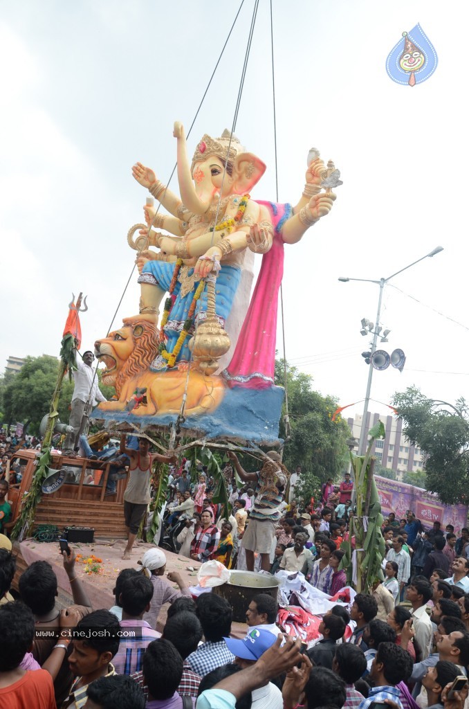 Ganesh Visarjan Photos at Hyd - 02 - 79 / 167 photos