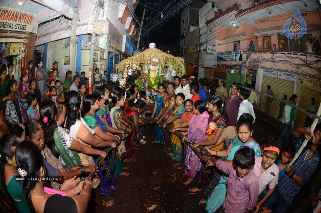 Ganesh Visarjan Photos at Hyd - 02 - 114 / 167 photos