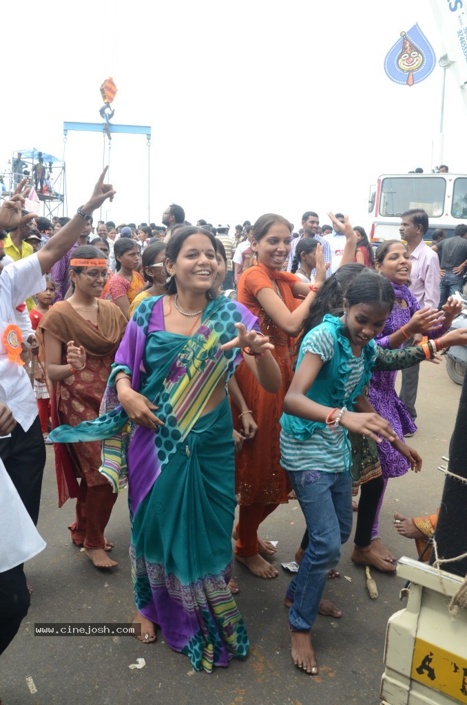 Ganesh Visarjan Photos at Hyd - 02 - 116 / 167 photos