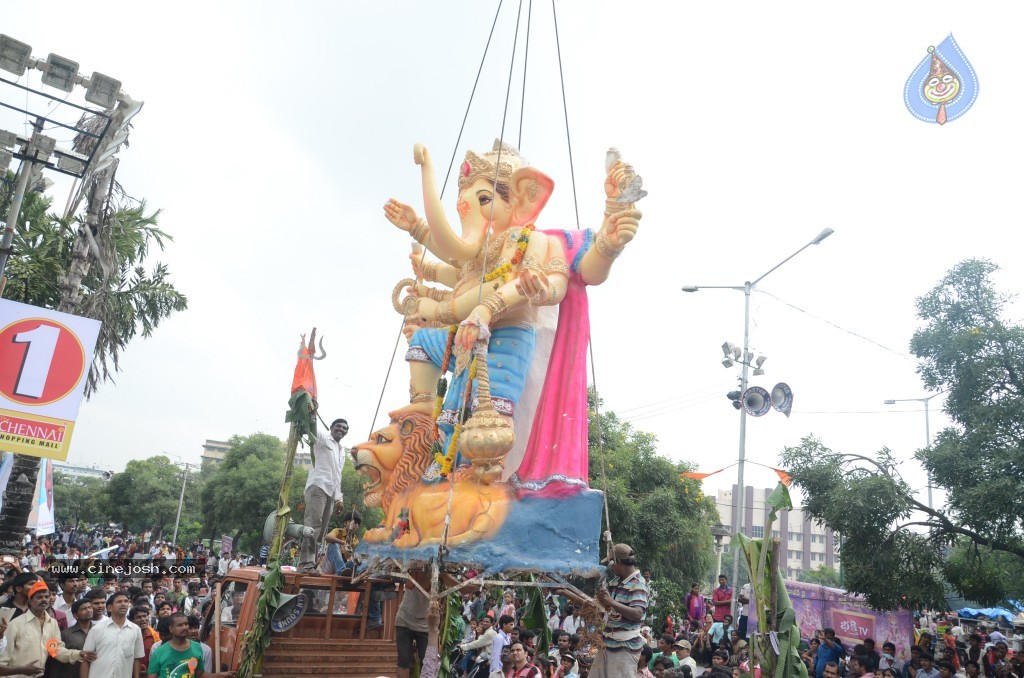 Ganesh Visarjan Photos at Hyd - 02 - 121 / 167 photos