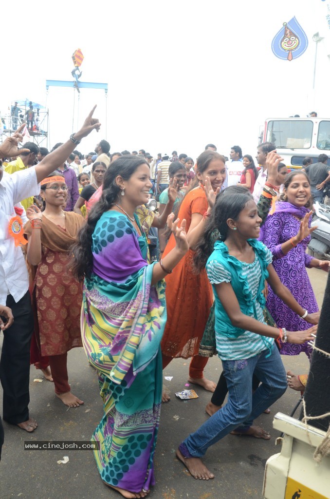 Ganesh Visarjan Photos at Hyd - 02 - 123 / 167 photos