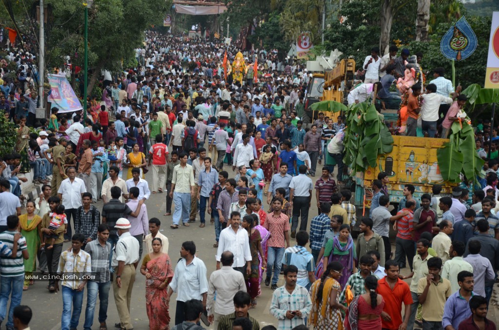 Ganesh Visarjan Photos at Hyd - 02 - 131 / 167 photos