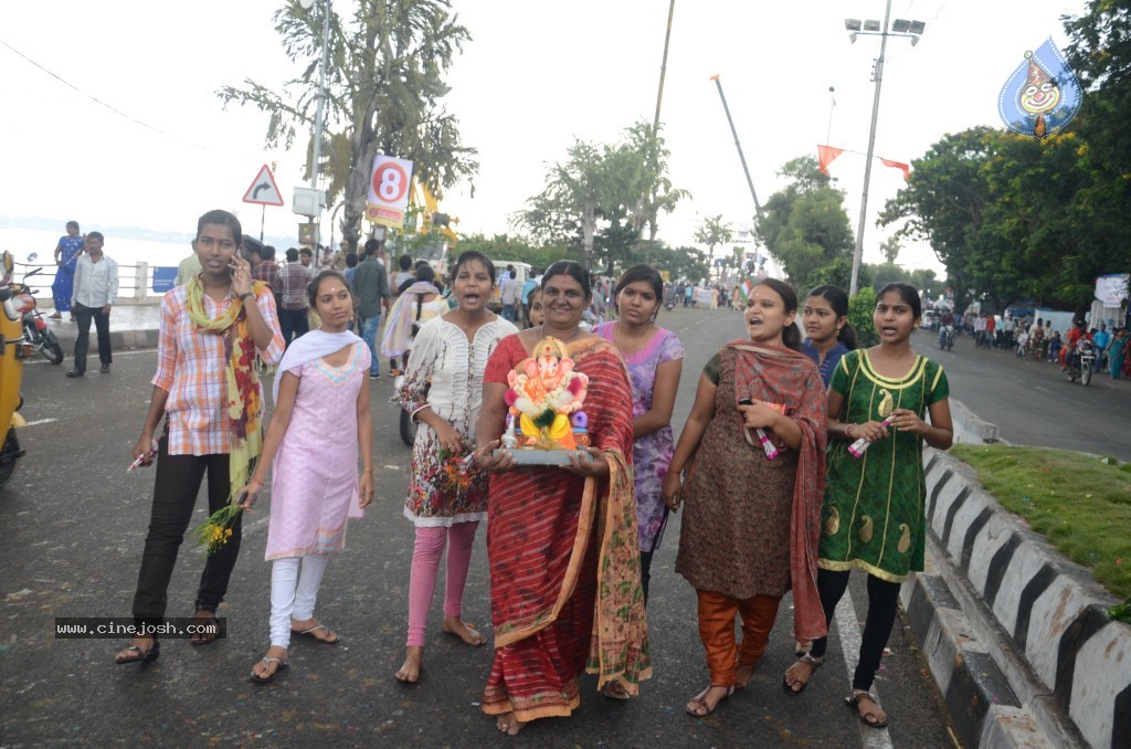 Ganesh Visarjan Photos at Hyd - 02 - 133 / 167 photos