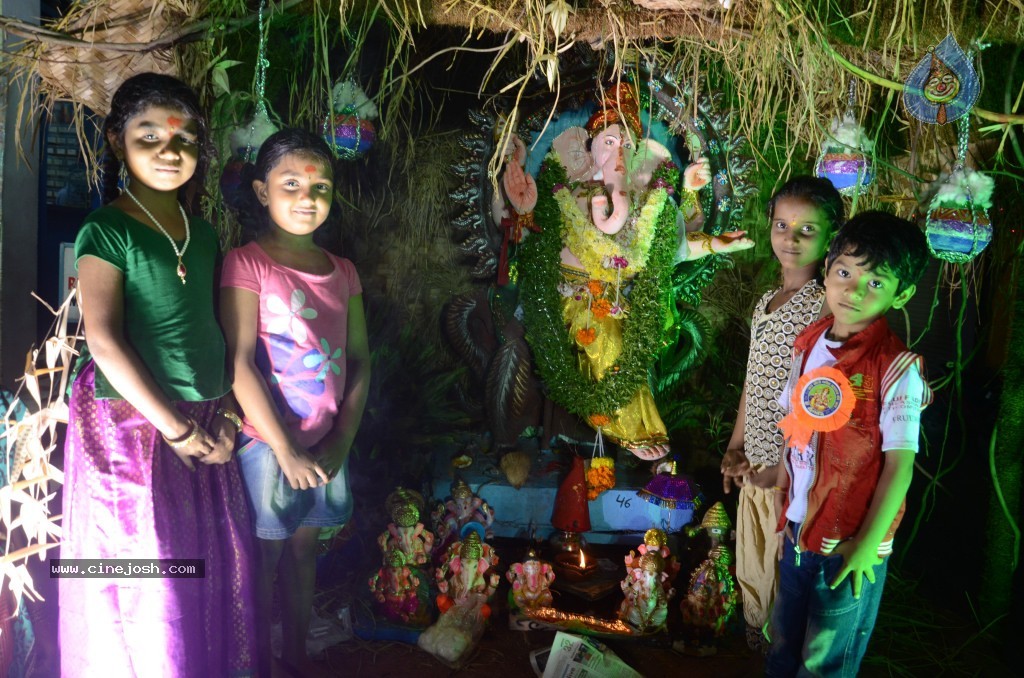 Ganesh Visarjan Photos at Hyd - 02 - 146 / 167 photos