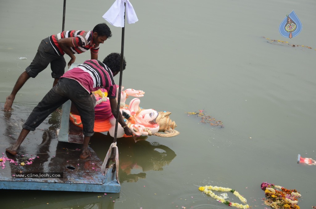 Ganesh Visarjan Photos at Hyd - 02 - 149 / 167 photos