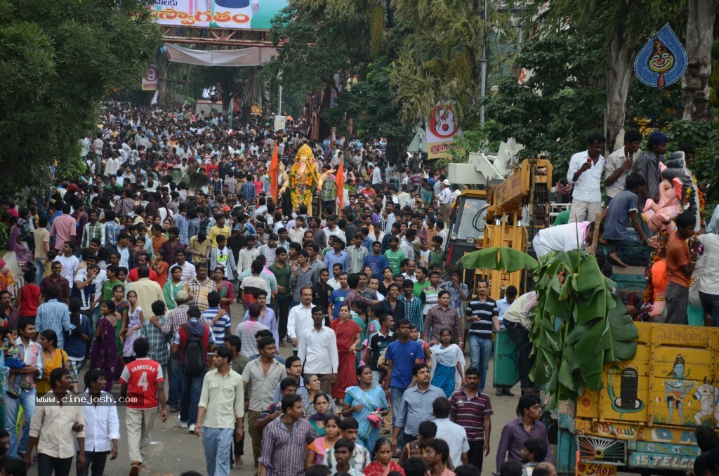 Ganesh Visarjan Photos at Hyd - 02 - 156 / 167 photos