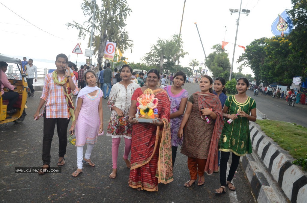 Ganesh Visarjan Photos at Hyd - 02 - 158 / 167 photos