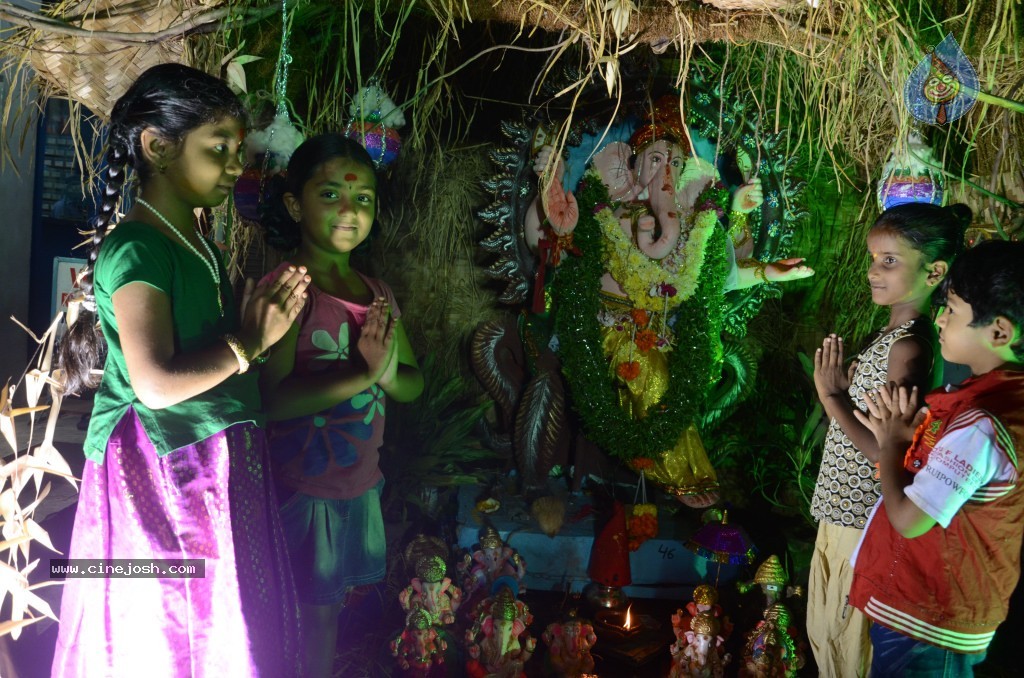 Ganesh Visarjan Photos at Hyd - 02 - 165 / 167 photos