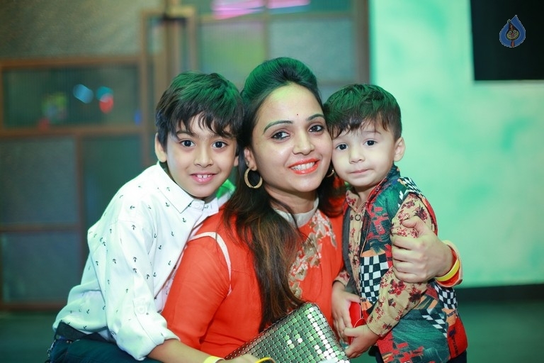 Gaurav Bhutada Birthday Bash - 11 / 54 photos