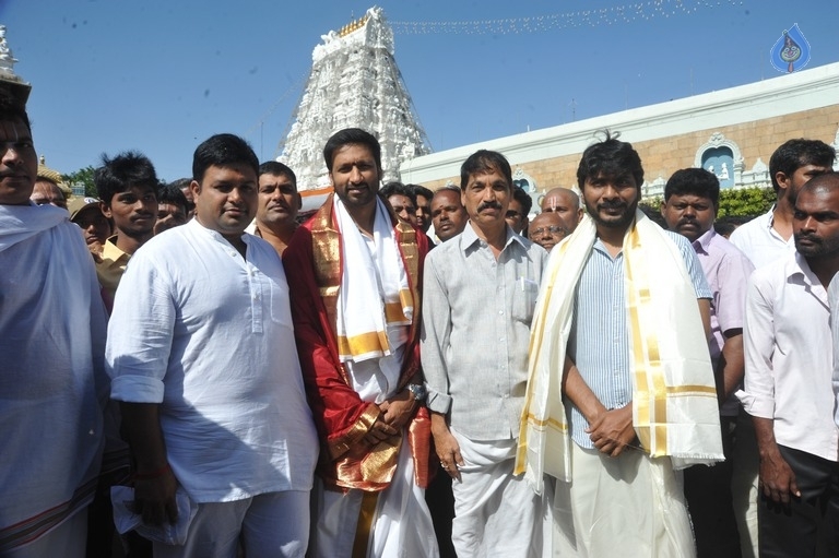 Gautham Nanda Team at Tirumala - 4 / 20 photos
